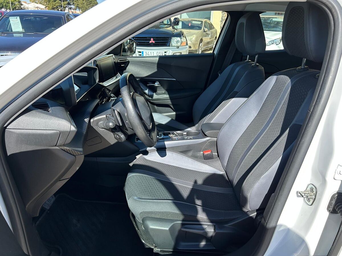 PEUGEOT 2008 ALLURE 1.2 E-THP AUTO SPANISH LHD IN SPAIN 39000 MILES SUPERB 2020